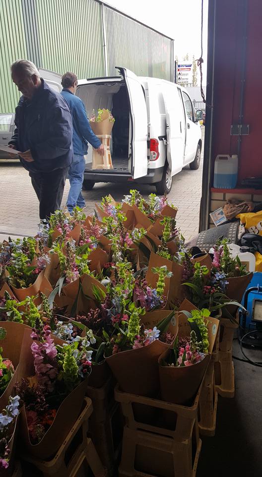 Bloemen-laten-vervoeren-door-koerier-groningen-smidtrans6